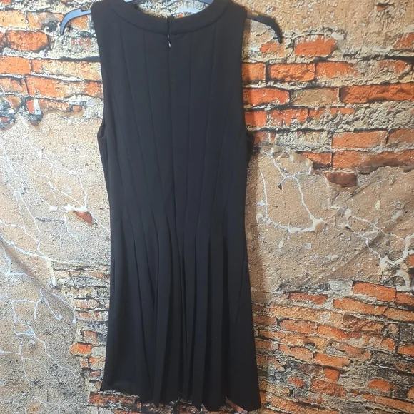 White House Black Market Sleeveless Pleated Midi Black Dress, Sz 8 NWT - Picture 4 of 10